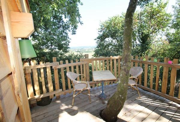 Nuits Perchees A Laroque Bed & Breakfast Saint-Antoine-de-Breuilh ภายนอก รูปภาพ