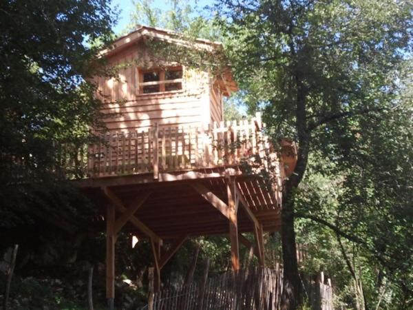 Nuits Perchees A Laroque Bed & Breakfast Saint-Antoine-de-Breuilh ภายนอก รูปภาพ